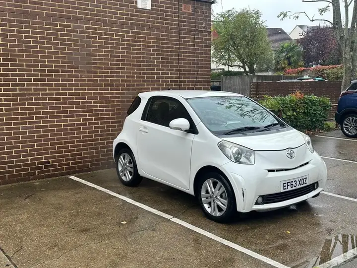 Toyota Iq 2014 photo 3