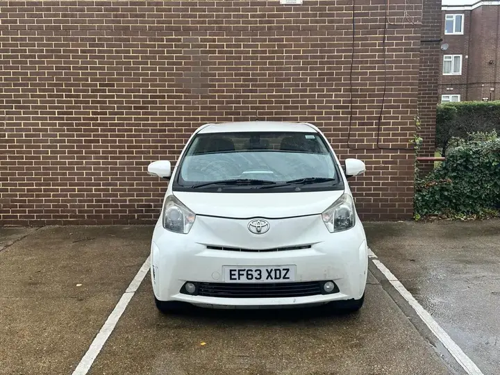 Toyota Iq 2014 photo 2