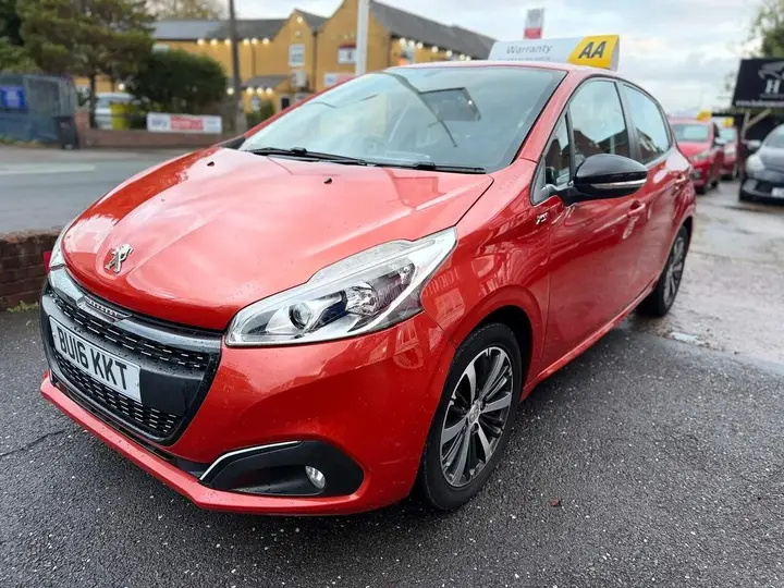 Peugeot 208 2016 photo 3