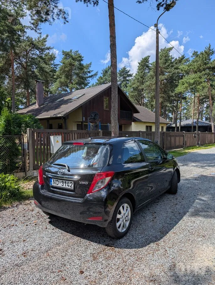 Toyota Yaris 2012 photo 2