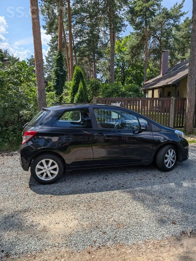 Toyota Yaris 2012 photo 3