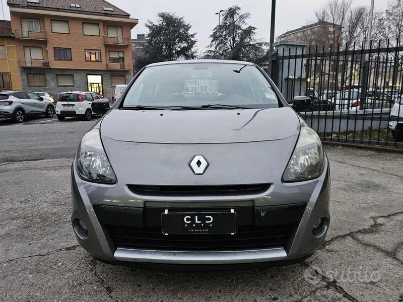Renault Clio 2011 photo 2