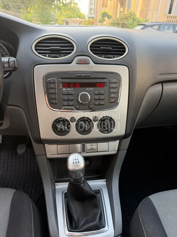 Ford Focus 2010 photo 3