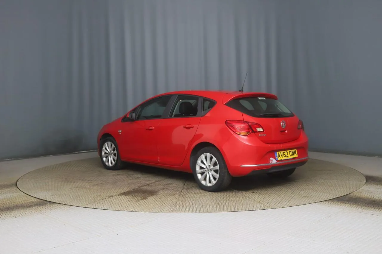 Vauxhall Astra 2012 photo 4