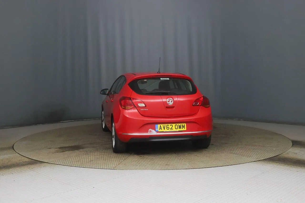 Vauxhall Astra 2012 photo 5