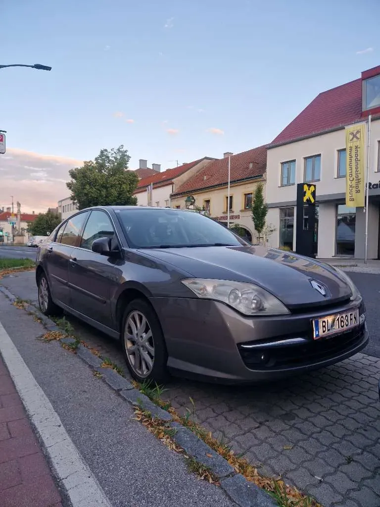 Renault Laguna 2008 photo 2