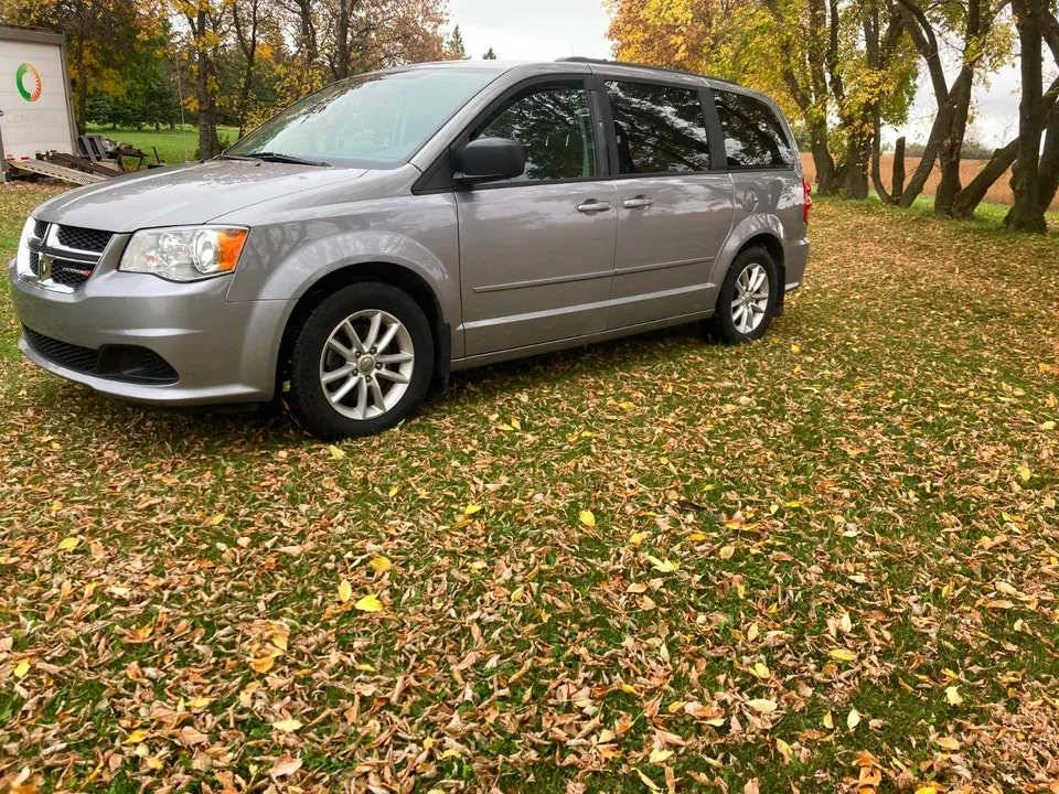 Dodge Grand Caravan 2015 photo 3