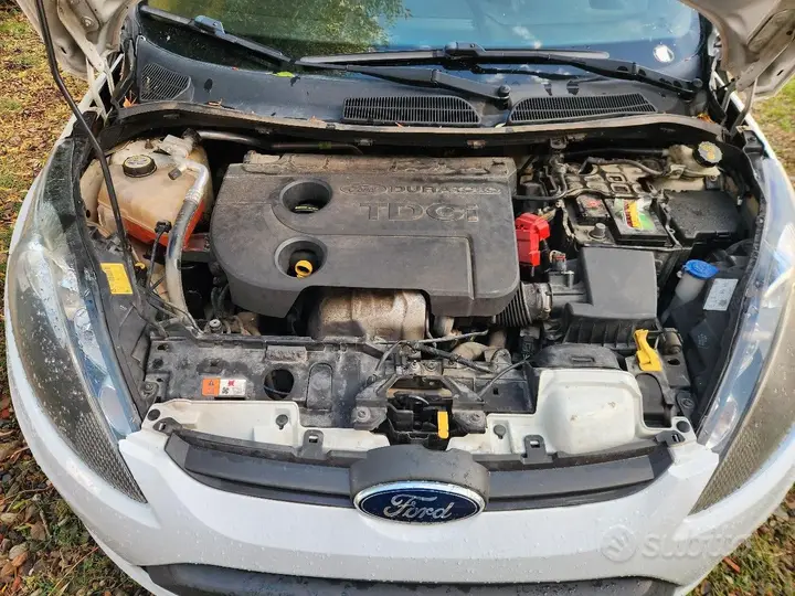 Ford Fiesta 2012 photo 2