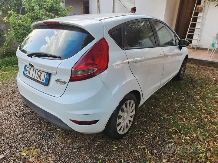 Ford Fiesta 2012 photo 3