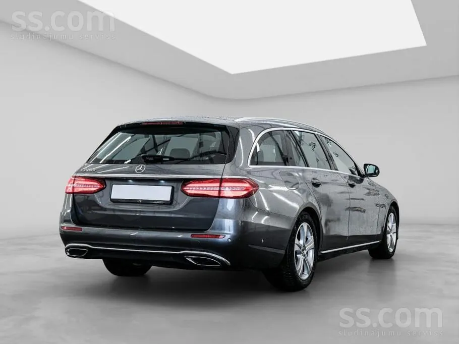 Mercedes-Benz E220 2017 photo 3