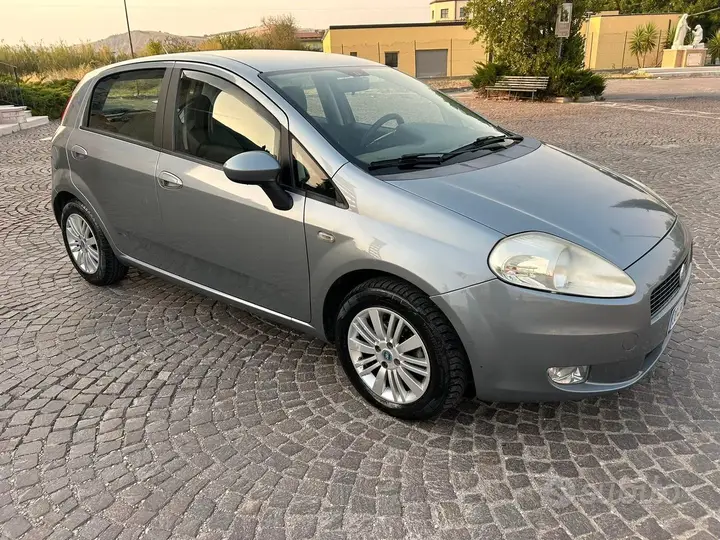 Fiat Grande Punto 2006 photo 4