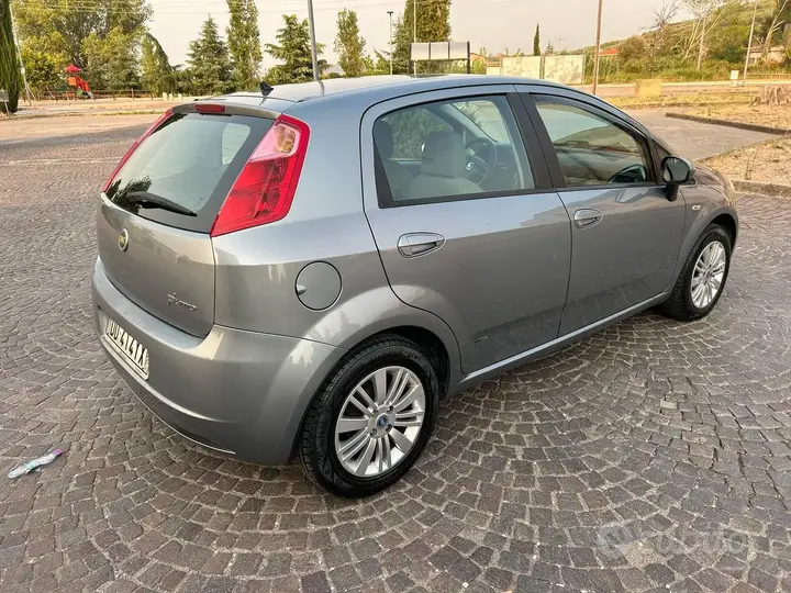 Fiat Grande Punto 2006 photo 2