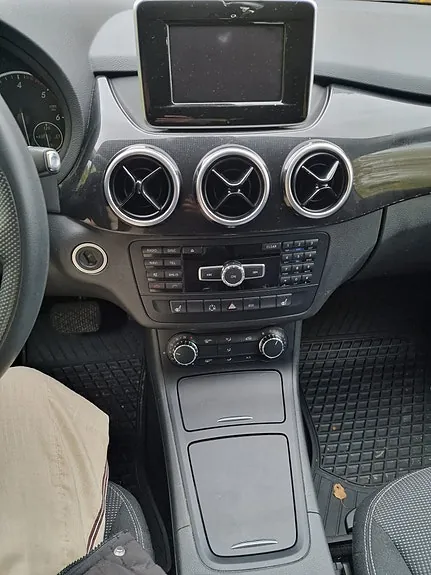 Mercedes-Benz B180 D 2012 photo 2