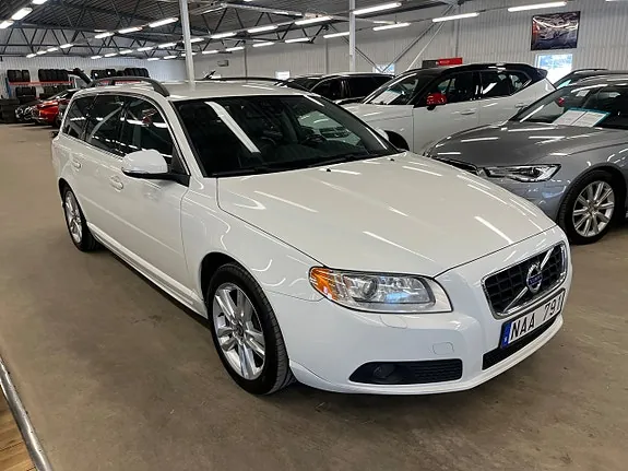 Volvo V70 2013 photo 2
