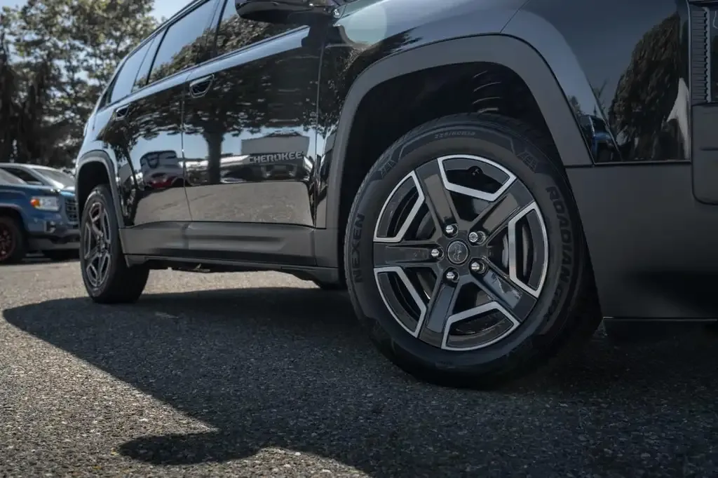 Jeep Cherokee 2026 photo 2