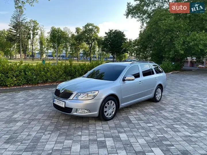 Skoda Octavia 2010 photo 2