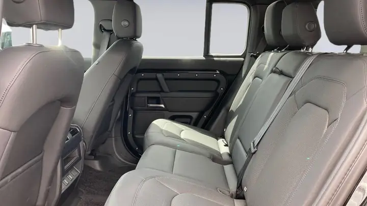 Land Rover Defender 110 2026 photo 4