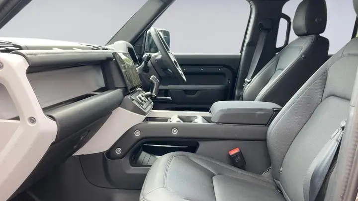 Land Rover Defender 110 2026 photo 3
