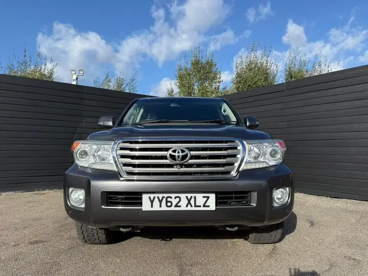 Toyota Land Cruiser 2012 photo 2