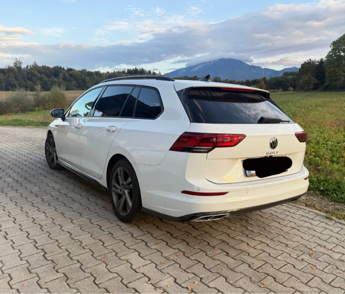 Volkswagen Golf 2022 photo 2