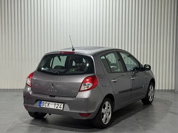 Renault Clio 2010 photo 4