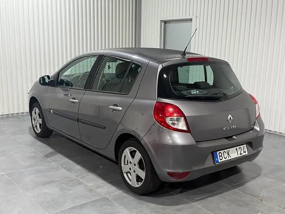 Renault Clio 2010 photo 2