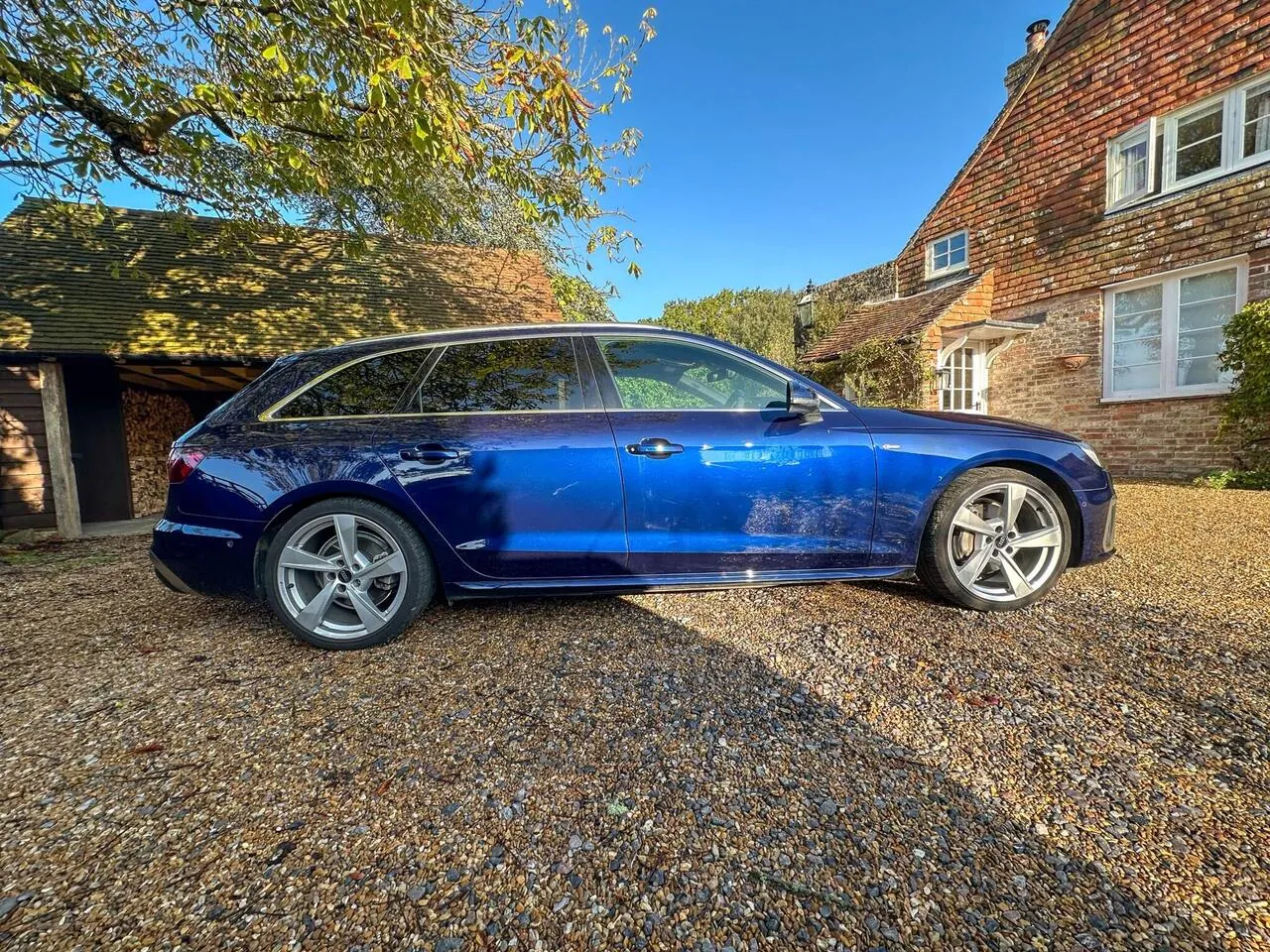 Audi A4 Avant 2024 photo 3