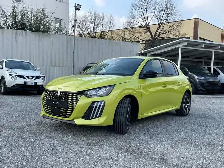 Peugeot 208 2024 photo 2