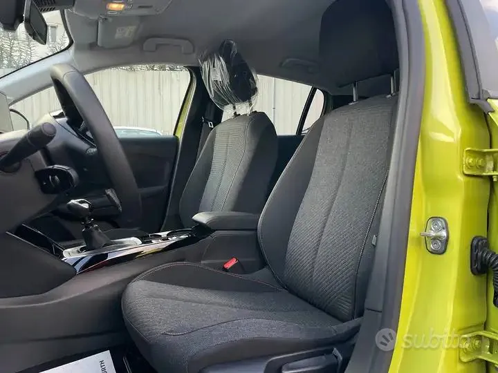 Peugeot 208 2024 photo 3