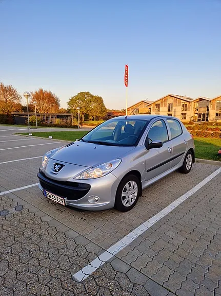 Peugeot 206 2011 photo 2