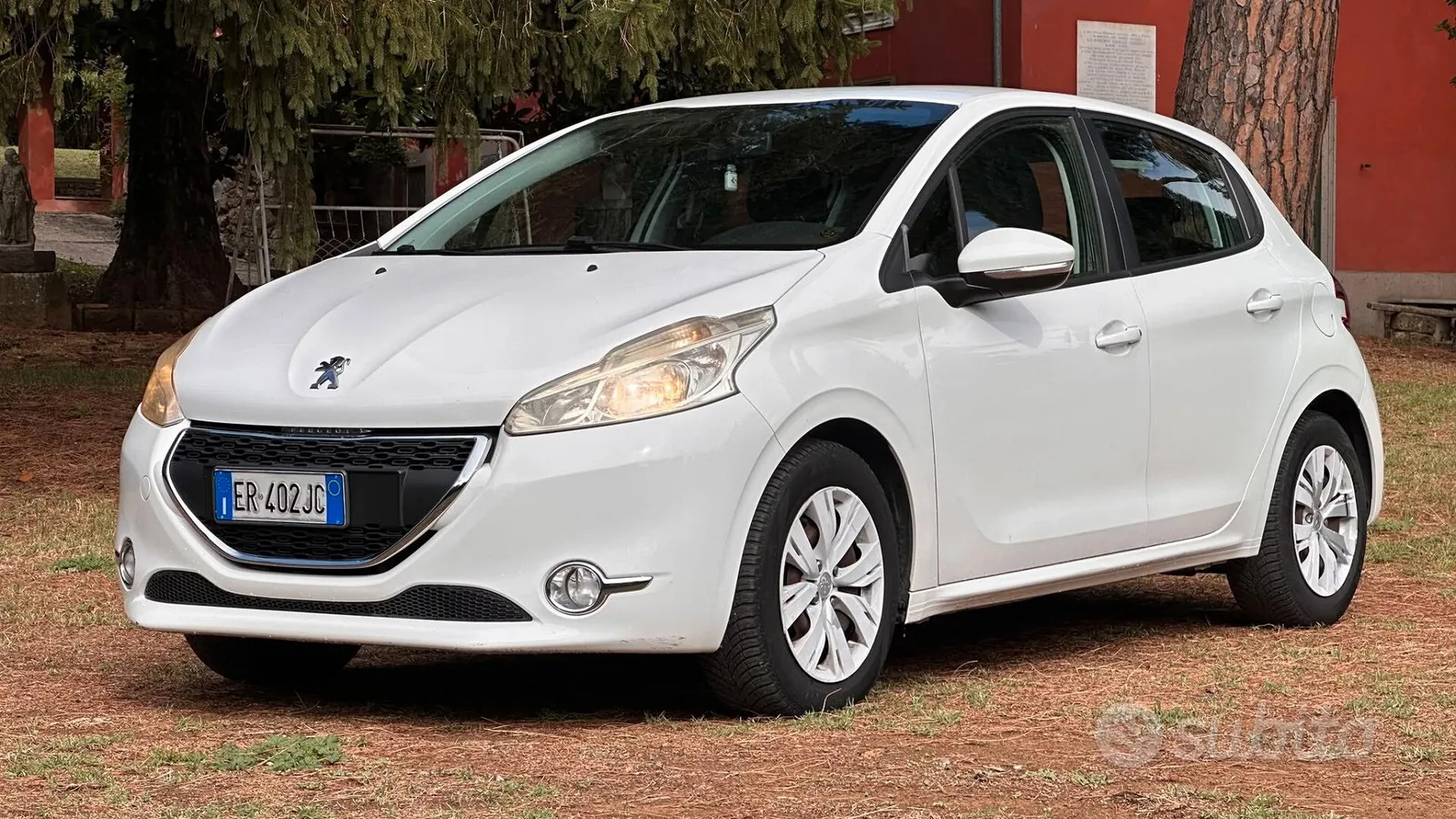 Peugeot 208 2014 photo 2