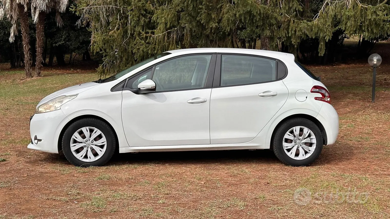 Peugeot 208 2014 photo 3