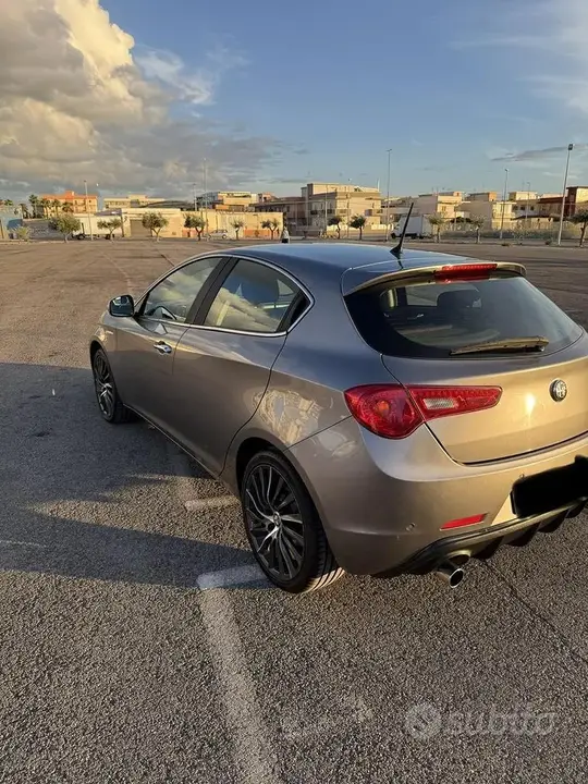 Alfa Romeo Giulietta 2015 photo 2