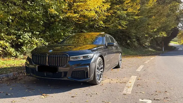 BMW 7 Series 2022 photo 2