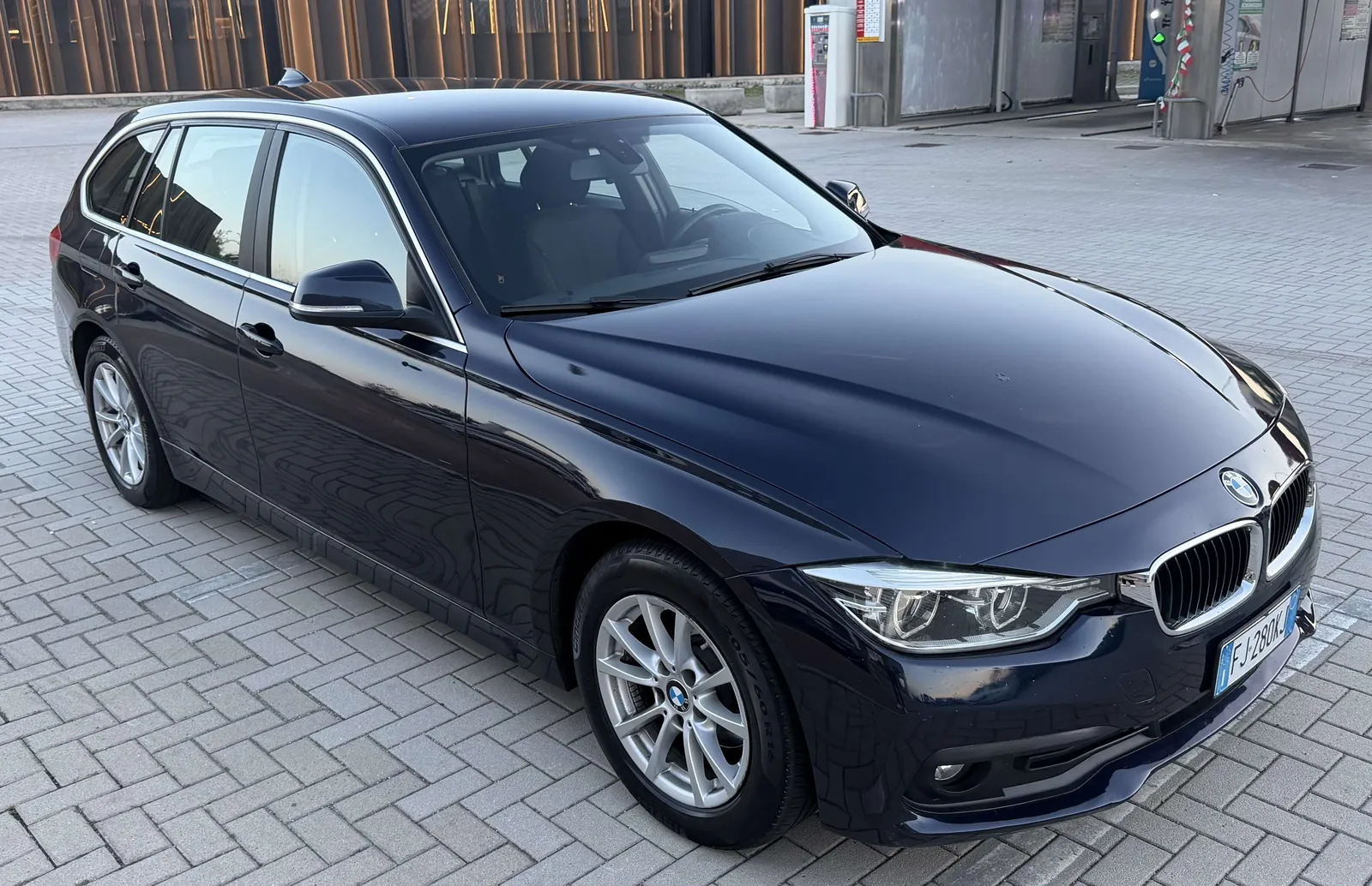 BMW 3 Series 2017 photo 2