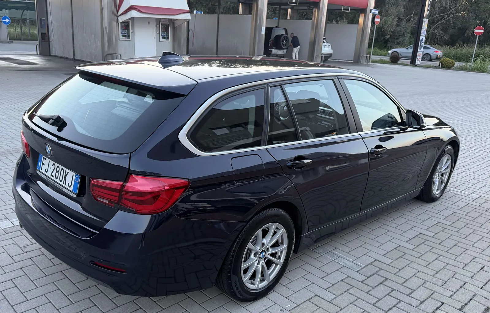 BMW 3 Series 2017 photo 5