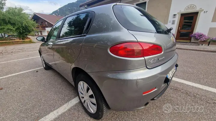 Alfa Romeo 147 2005 photo 4