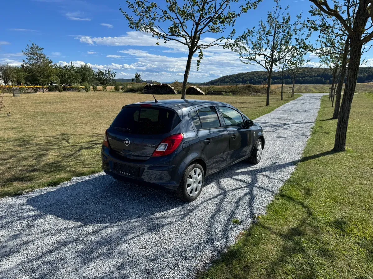 Opel Corsa 2011 photo 3