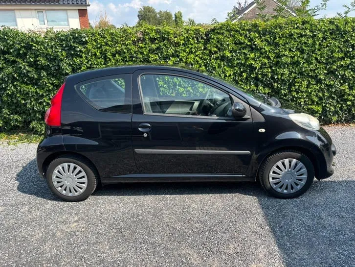 Peugeot 107 2008 photo 2