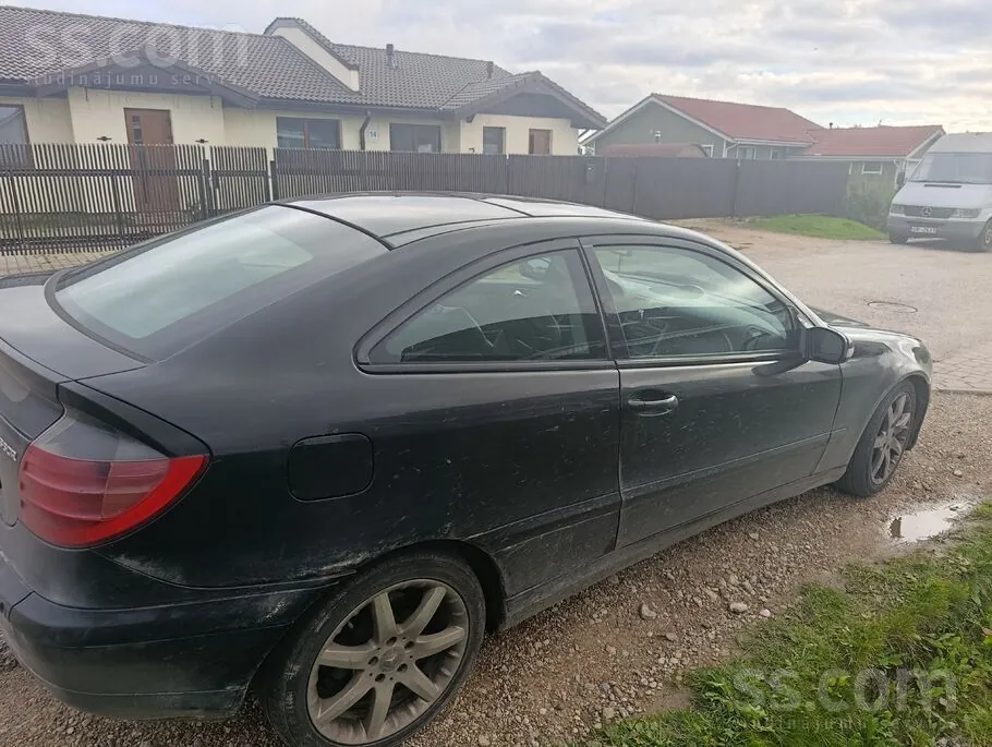 Mercedes-Benz C230 2002 photo 3