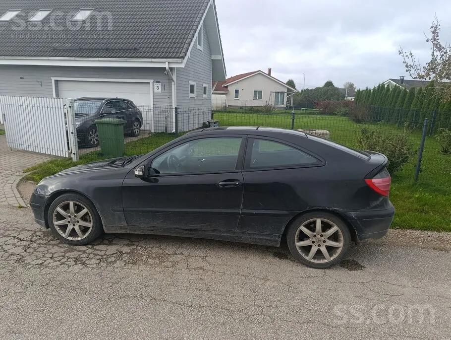 Mercedes-Benz C230 2002 photo 2
