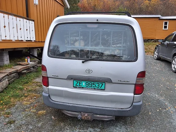 Toyota Hiace 2002 photo 2