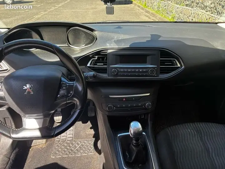 Peugeot 308 2018 photo 3