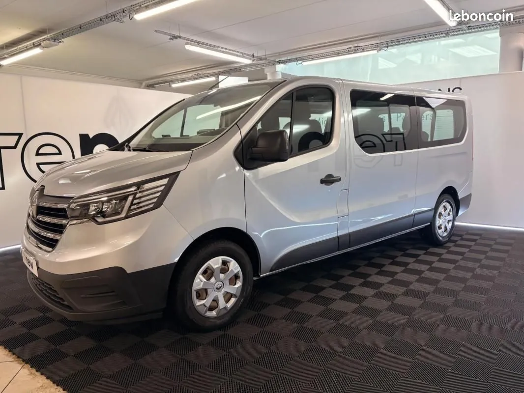 Renault Trafic 2022 photo 2