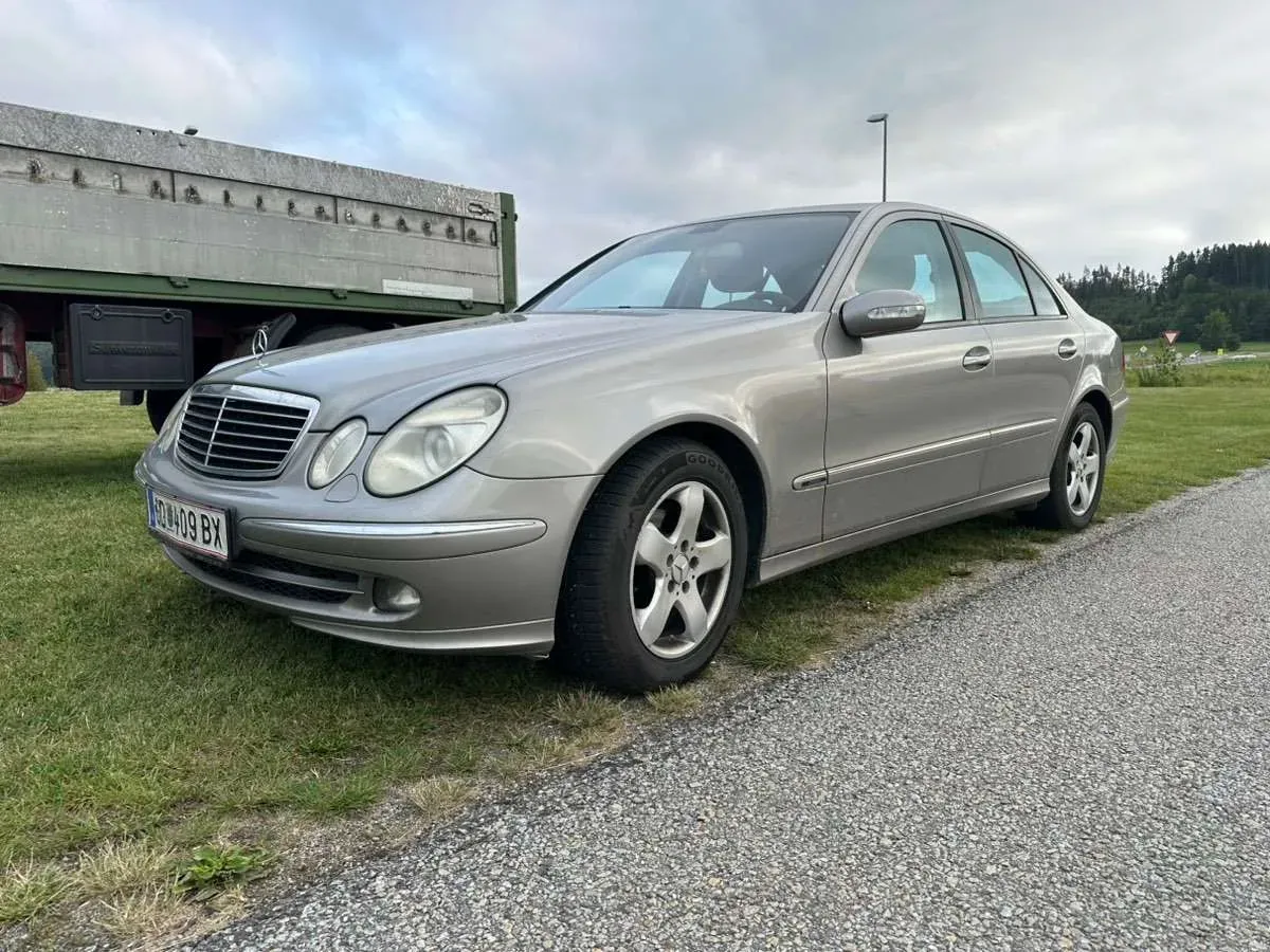 Mercedes-Benz E-Class 2006 photo 2