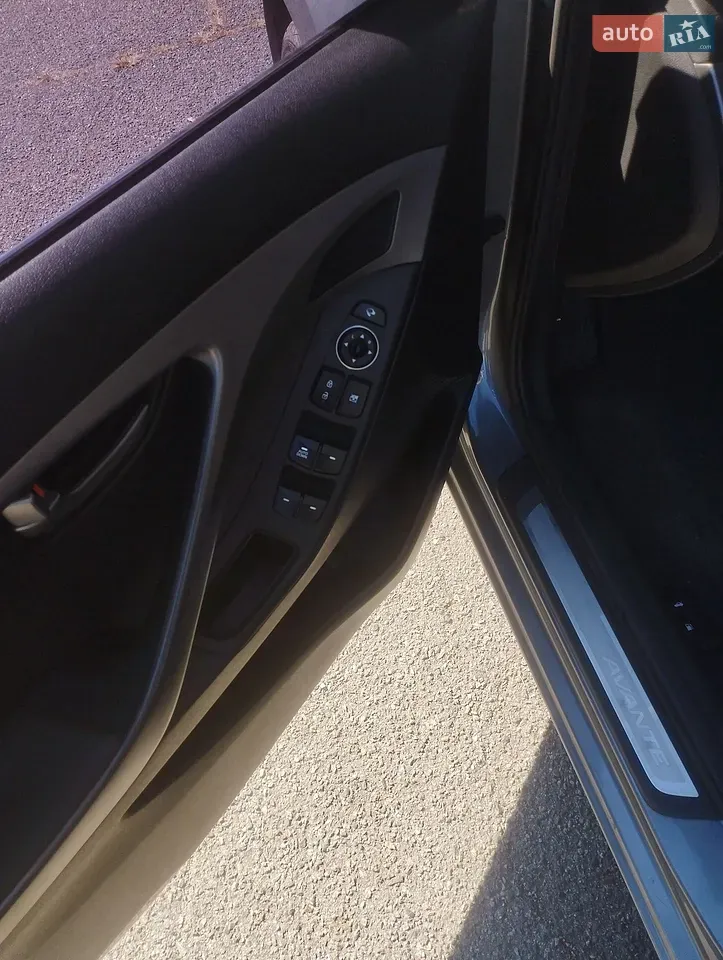 Hyundai Avante 2015 photo 3