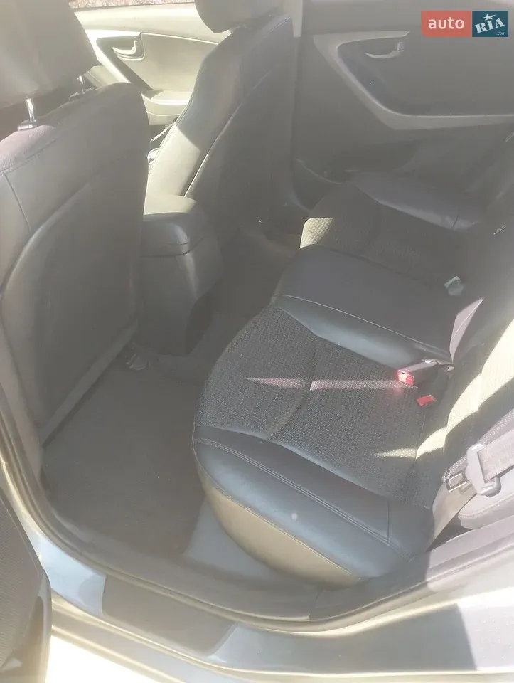 Hyundai Avante 2015 photo 2
