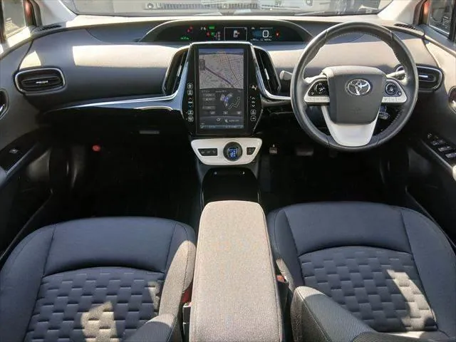 Toyota Prius Phv 2017 photo 3