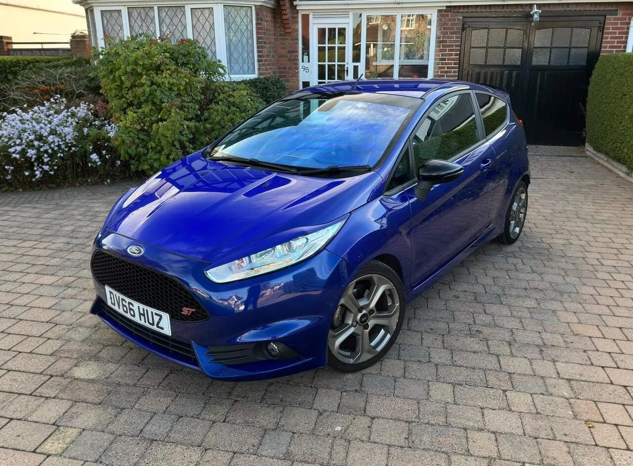 Ford Fiesta 2016 photo 2