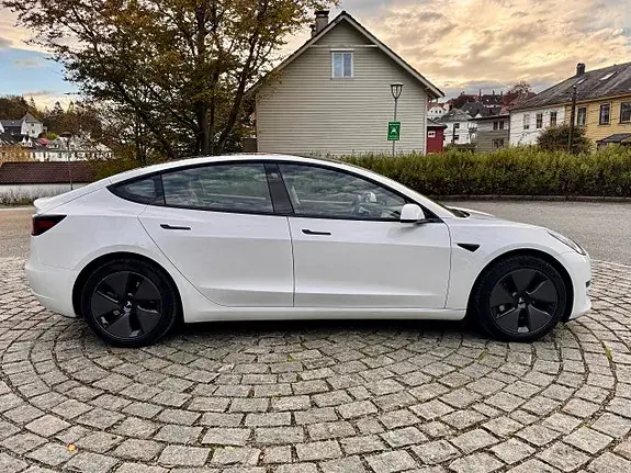 Tesla Model 3 2021 photo 2